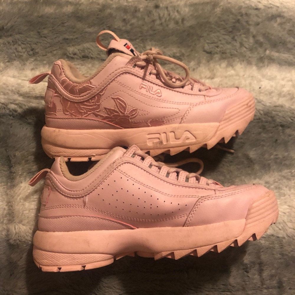 COPY - Fila sneakers size 7.5 worn only a few tim…